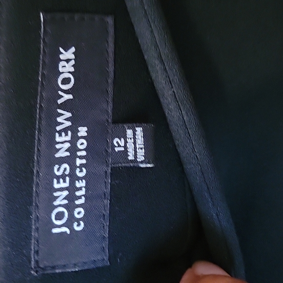 Black skirt - Picture 2 of 4